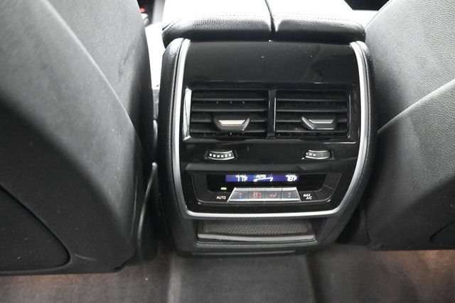 Used 2022 BMW X7 xDrive40i w/ Parking Assistance Package AWD/4WD image 16