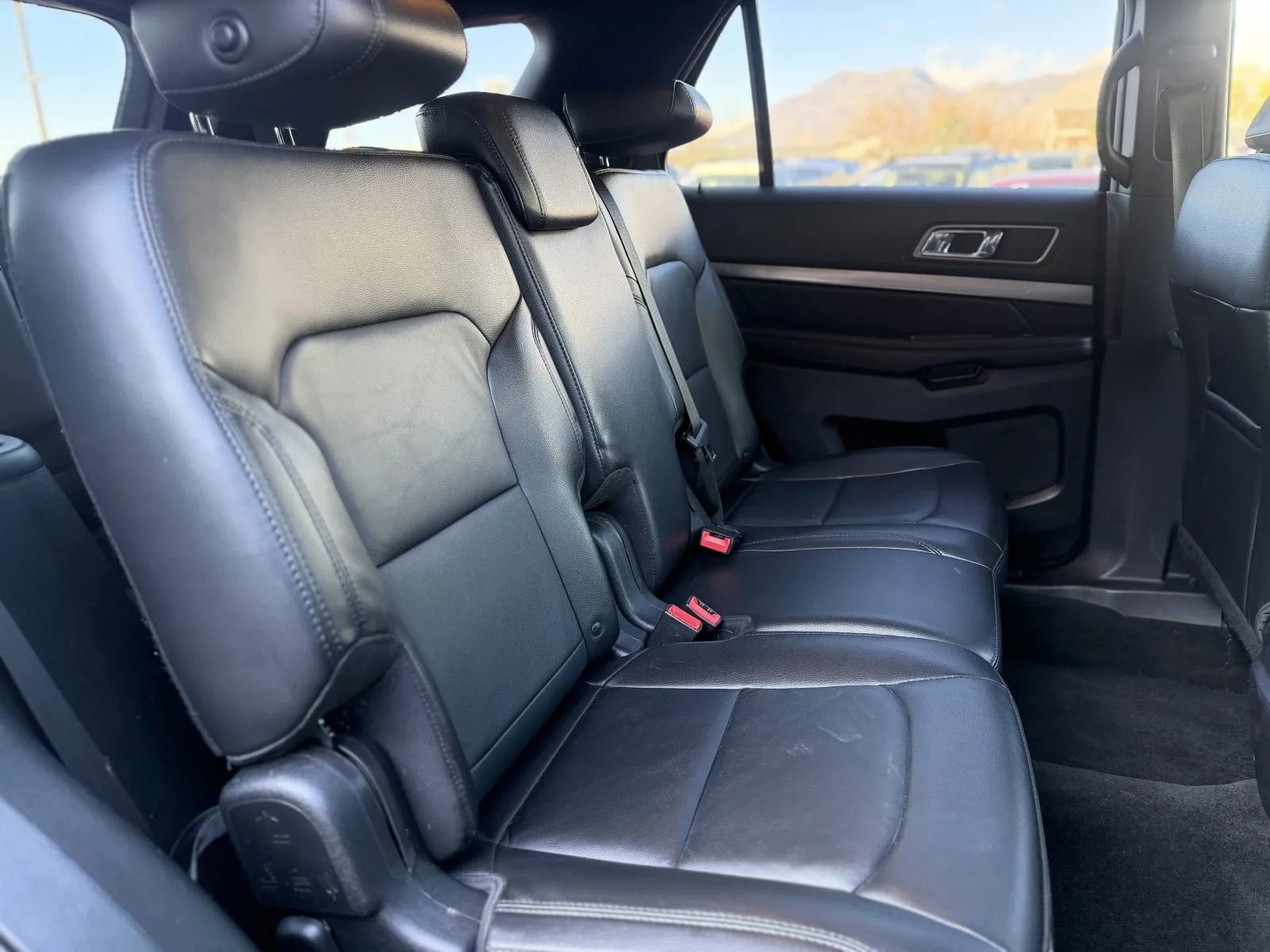 Used 2018 Ford Explorer XLT w/ Equipment Group 202A image 23