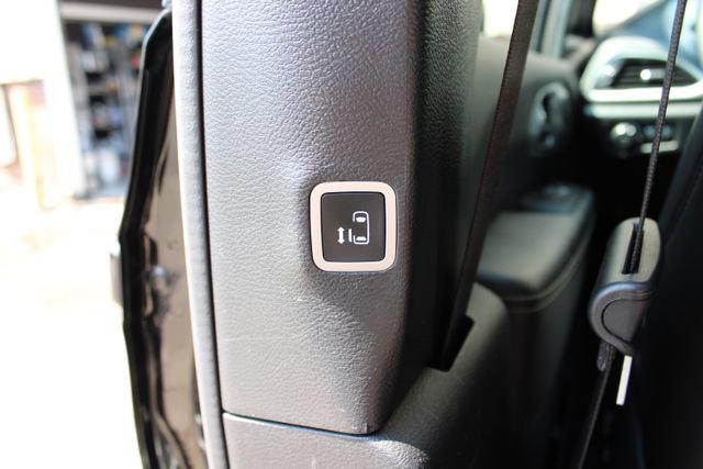 Used 2023 Chrysler Pacifica Touring-L w/ S Appearance Package AWD/4WD image 39