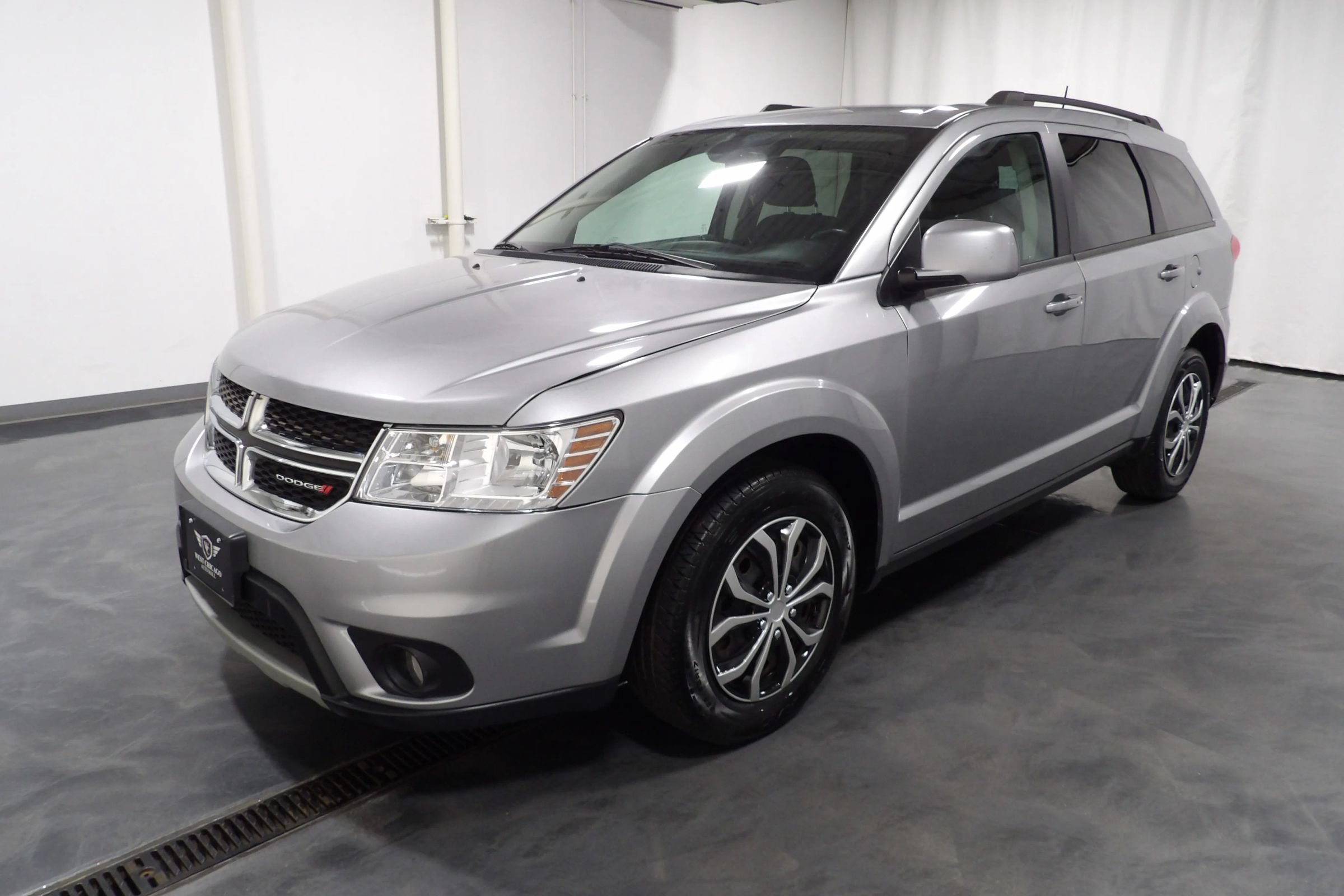 Used 2019 Dodge Journey SE w/ Connectivity Group FWD image 3