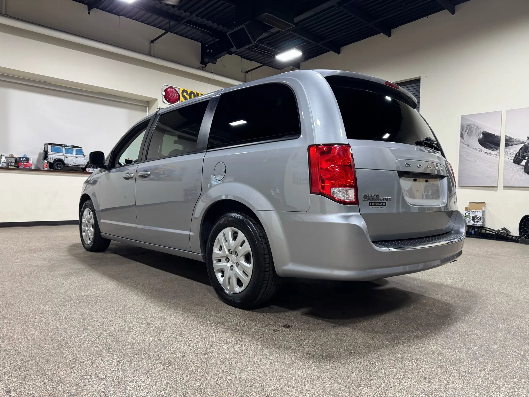 Used 2018 Dodge Grand Caravan SE image 7
