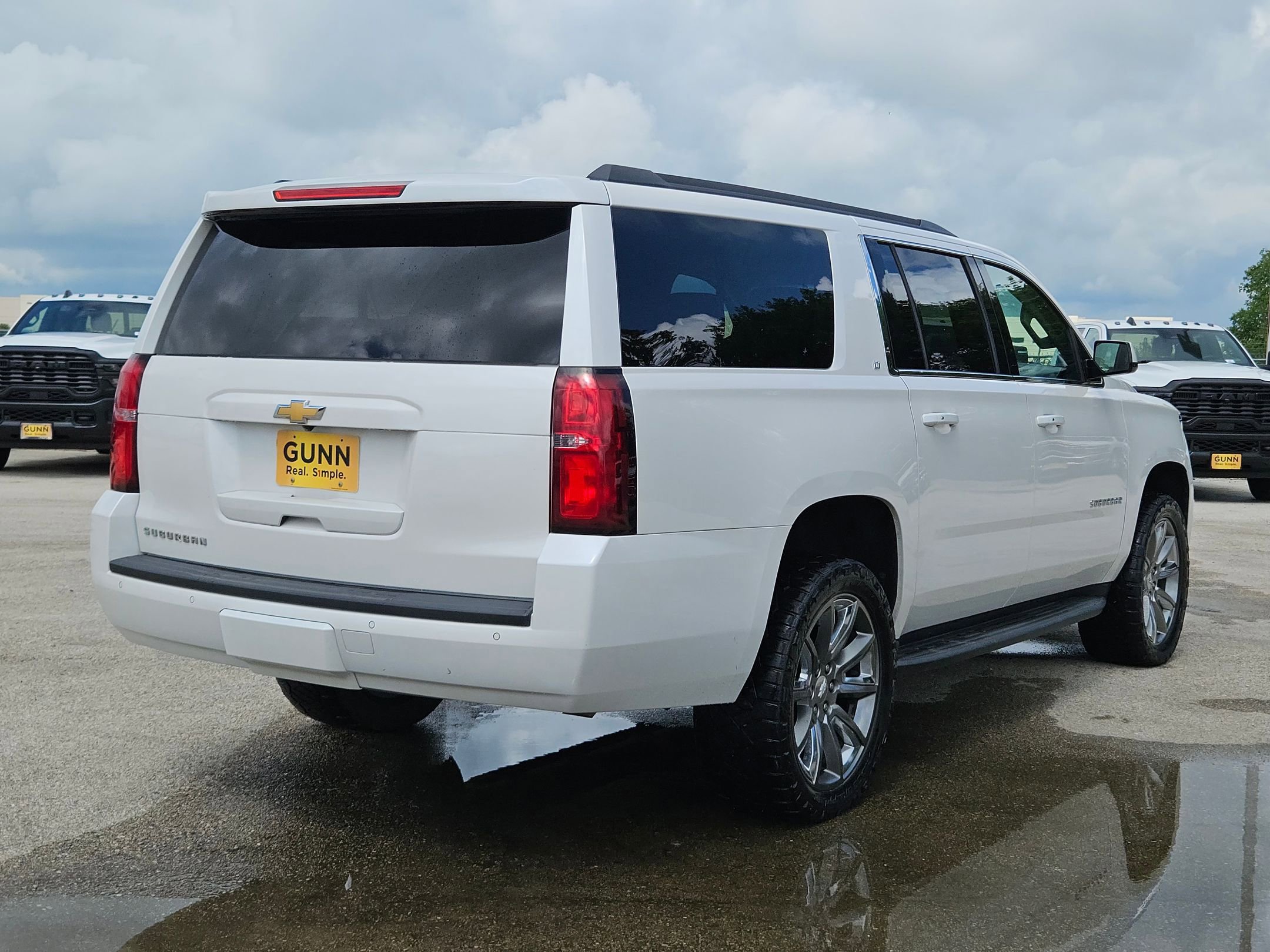 Used 2018 Chevrolet Suburban LT AWD/4WD image 3