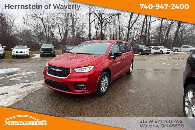 New 2026 Chrysler Pacifica Select image 3