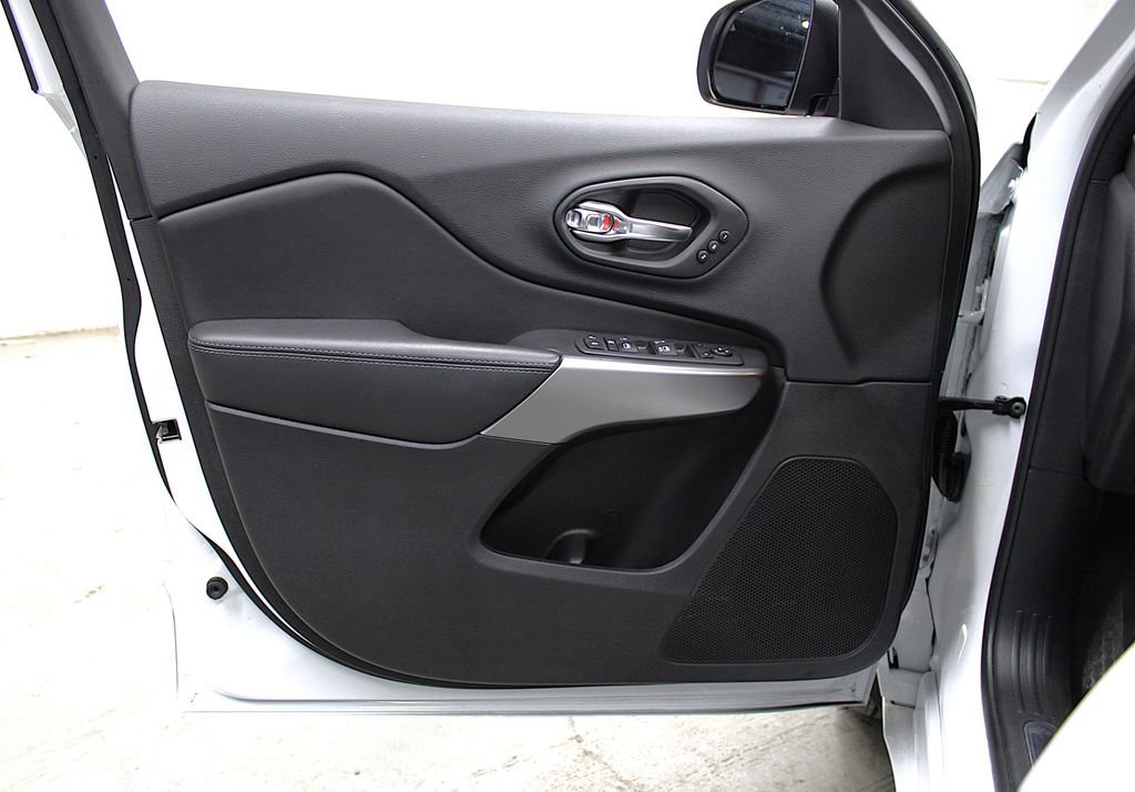 Certified 2020 Jeep Cherokee High Altitude AWD/4WD image 29