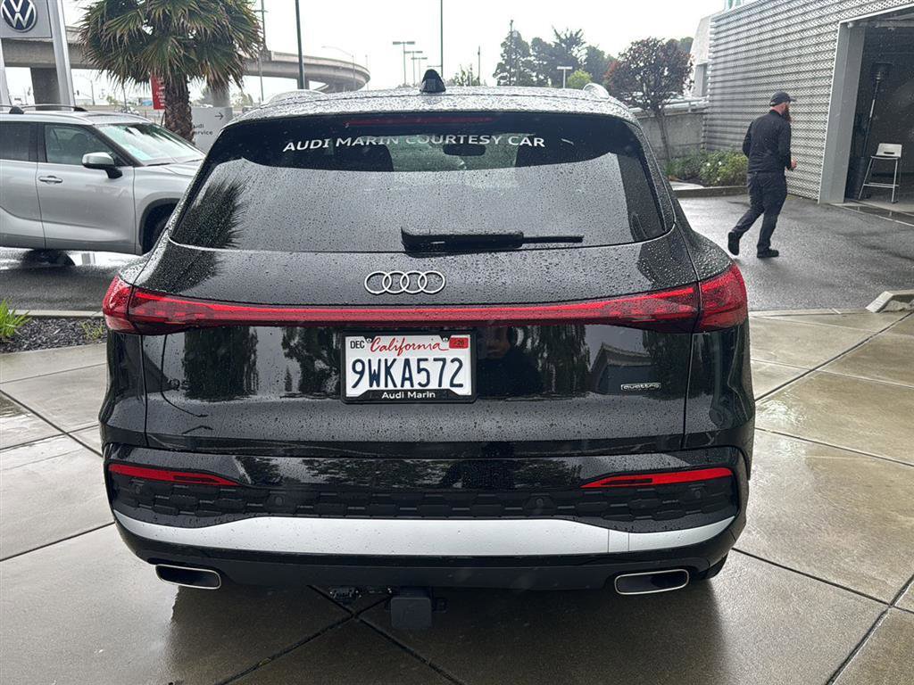 Used 2025 Audi Q5 Premium w/ Convenience Package image 7
