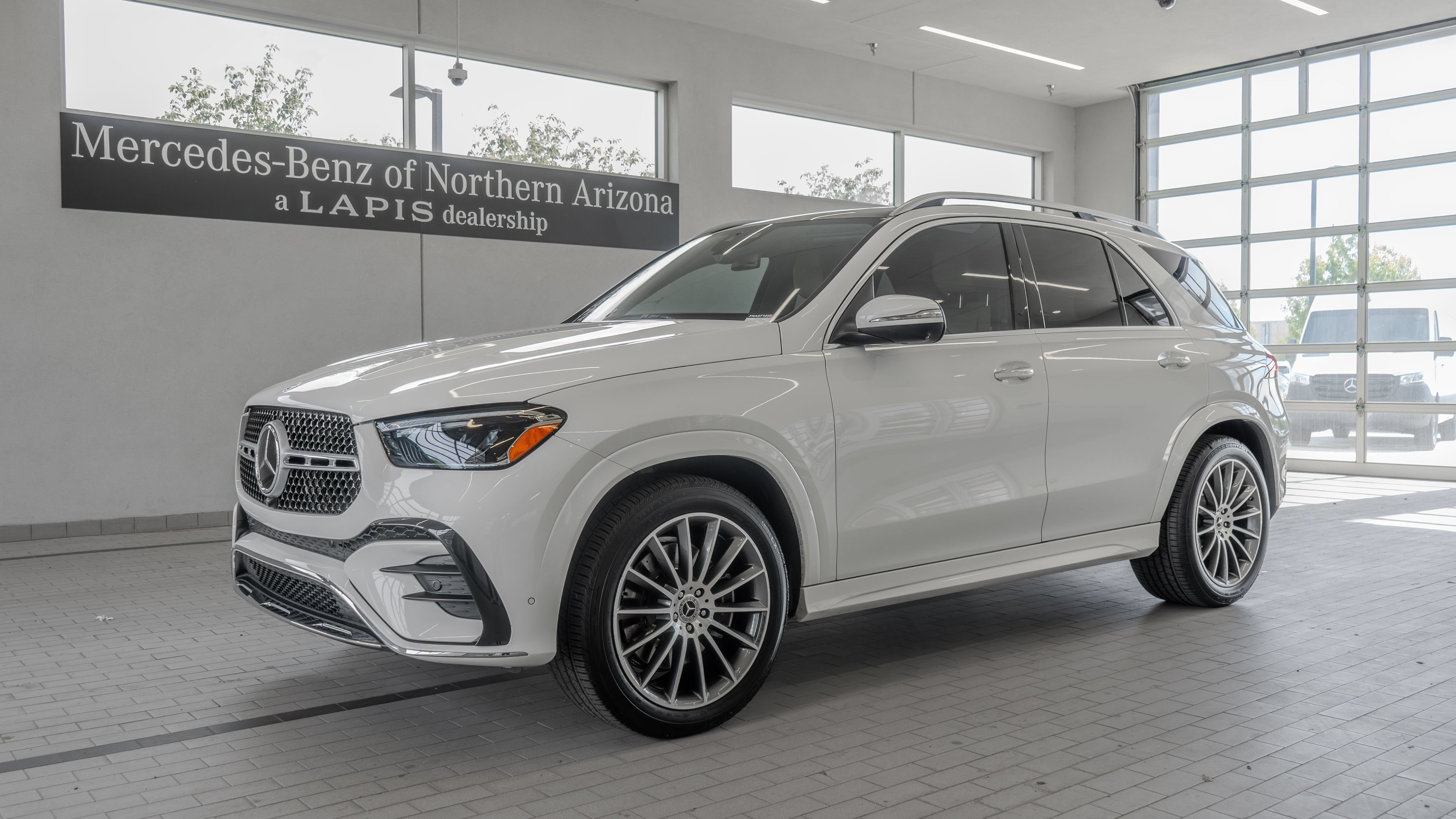 Used 2024 Mercedes-Benz GLE 350 4MATIC image 3