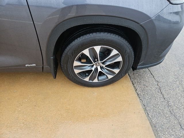 Used 2020 Toyota Highlander XLE image 9