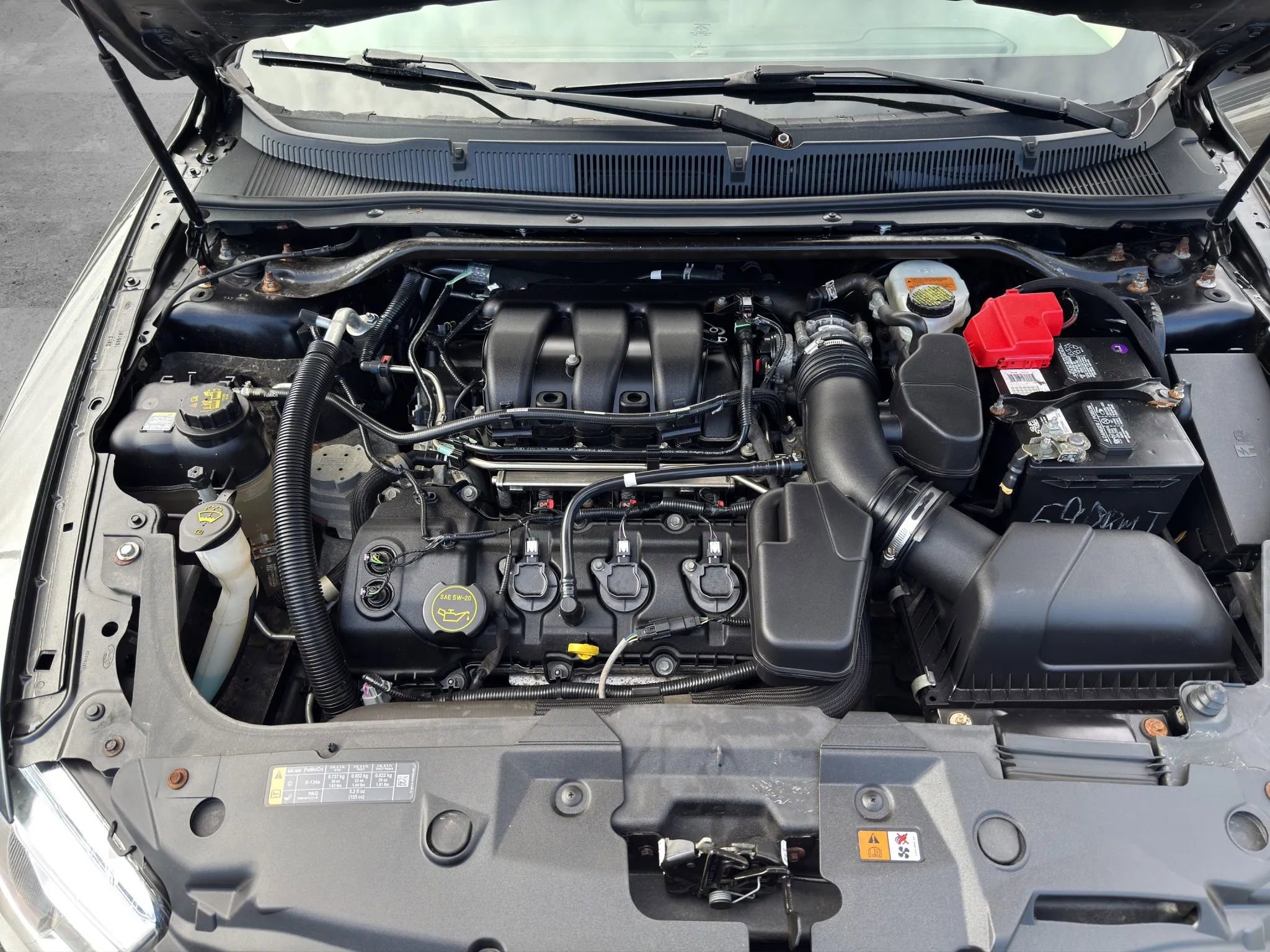 Used 2018 Ford Taurus SEL image 9