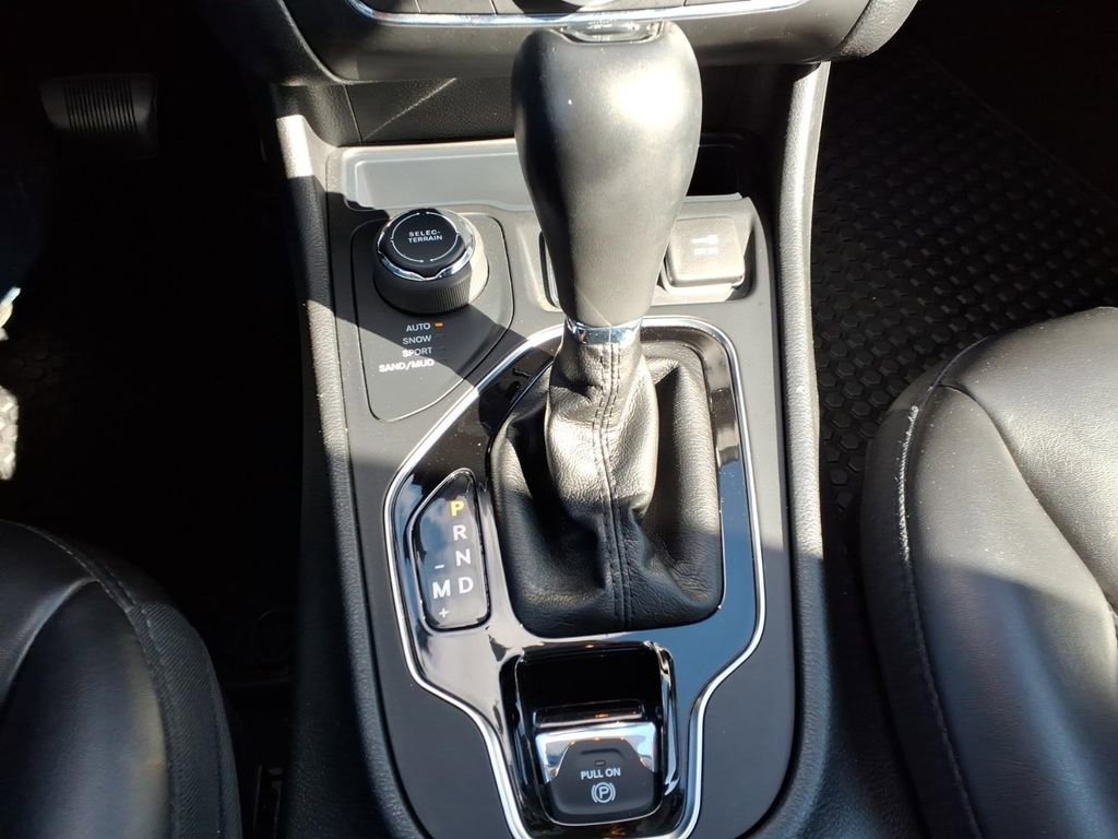 Used 2020 Jeep Cherokee Latitude Plus image 13