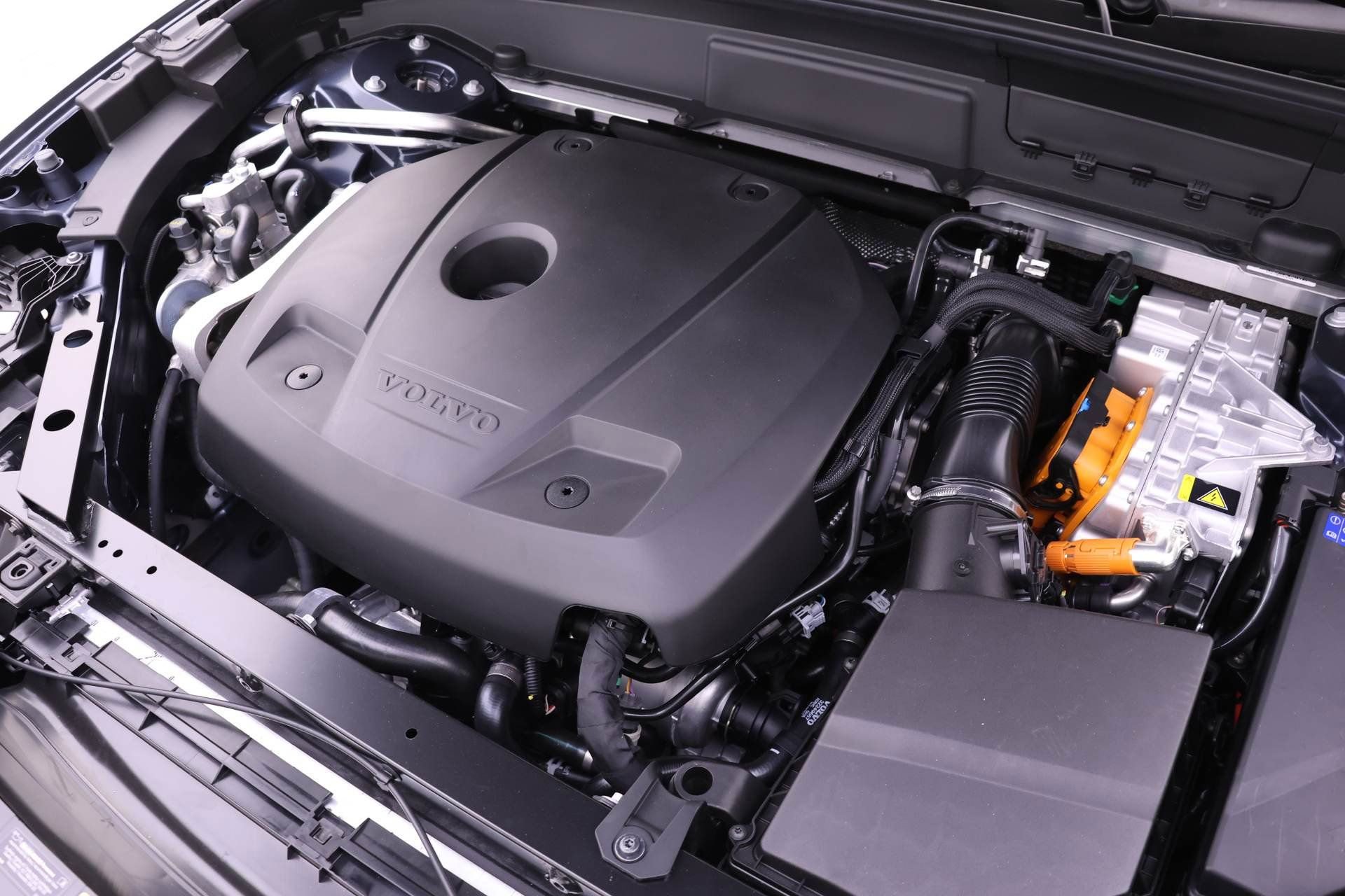 New 2026 Volvo XC60 T8 Plus w/ Protection Package Premier image 16