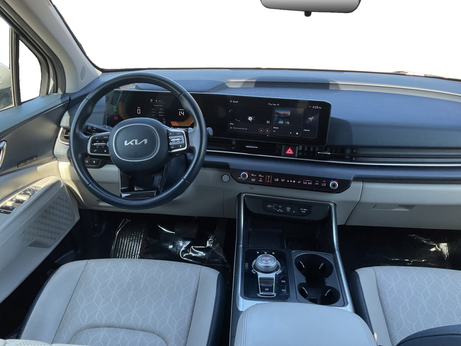 Used 2025 Kia Carnival EX FWD image 14