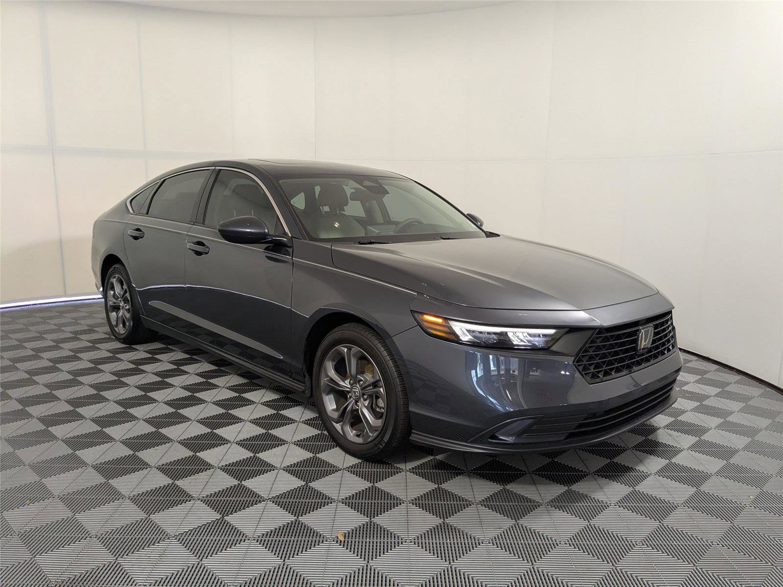 Used 2024 Honda Accord EX image 3