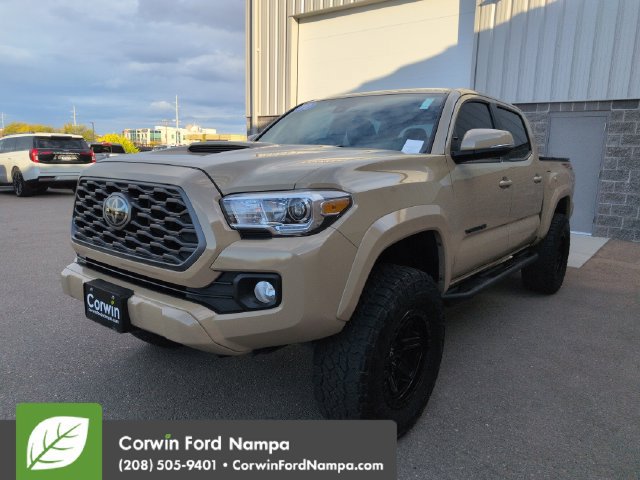 Used 2020 Toyota Tacoma TRD Sport w/ TRD Premium Sport Package AWD/4WD image 7