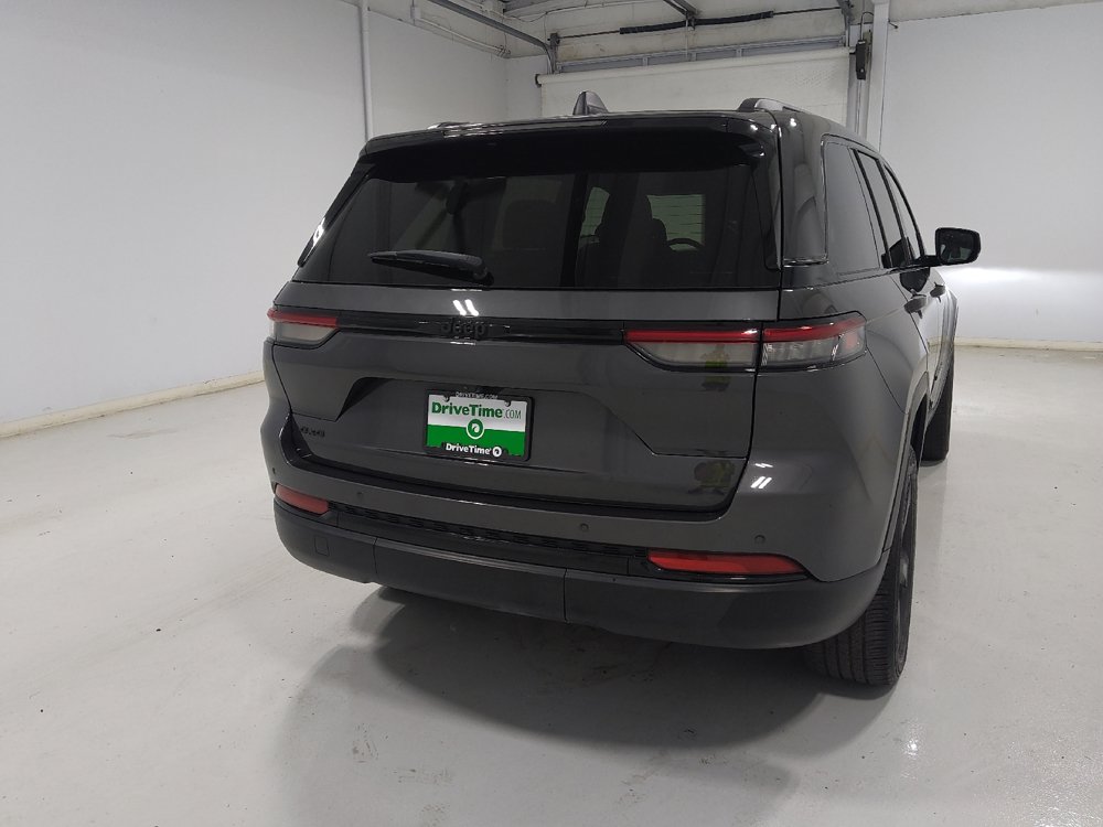 Used 2023 Jeep Grand Cherokee Altitude AWD/4WD image 7