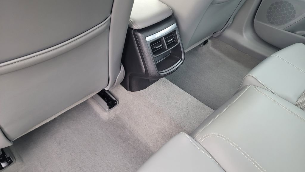 Used 2014 Chevrolet Impala LT w/ Convenience Package image 26