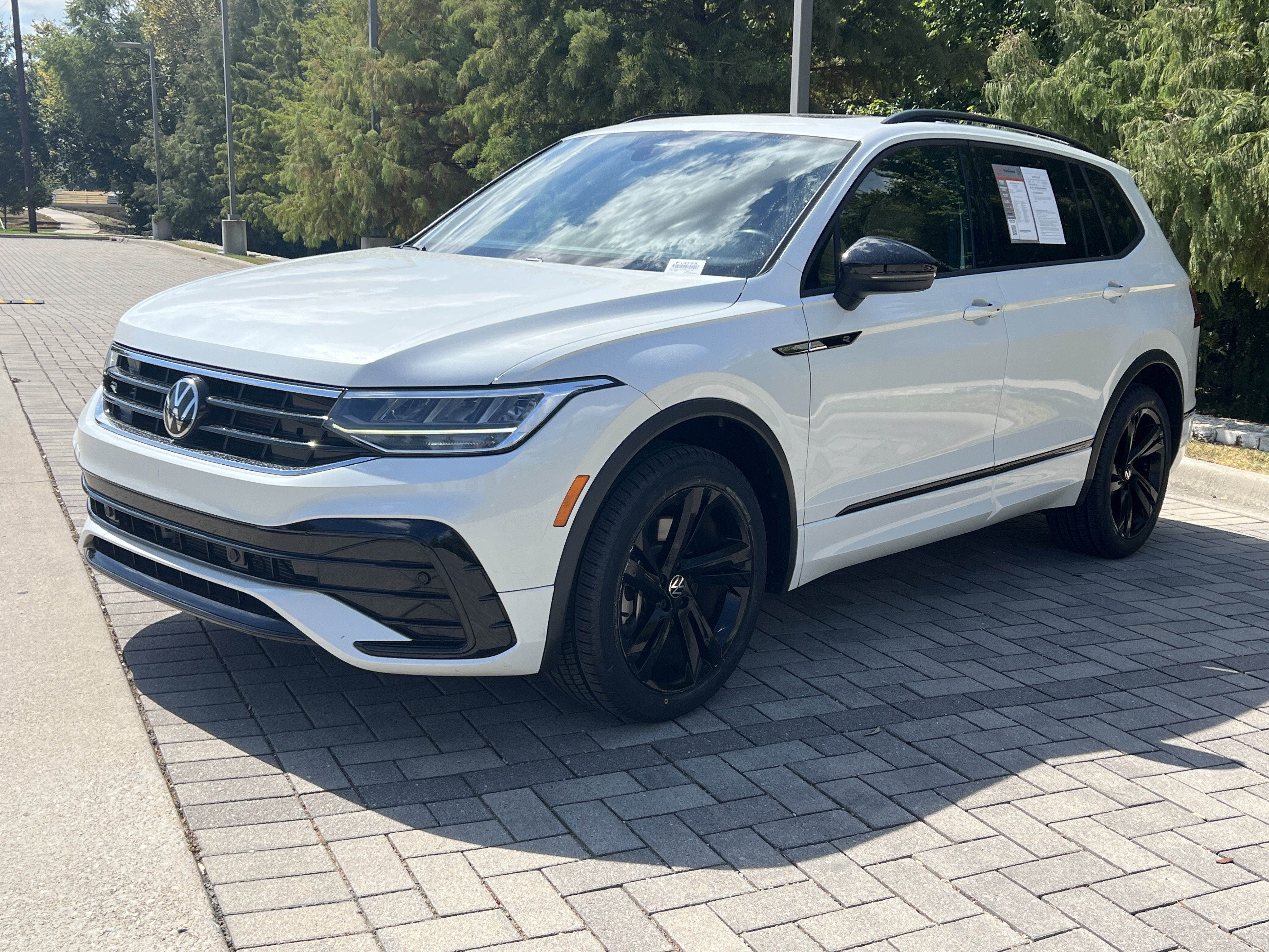 Certified 2023 Volkswagen Tiguan SE R-Line FWD image 4