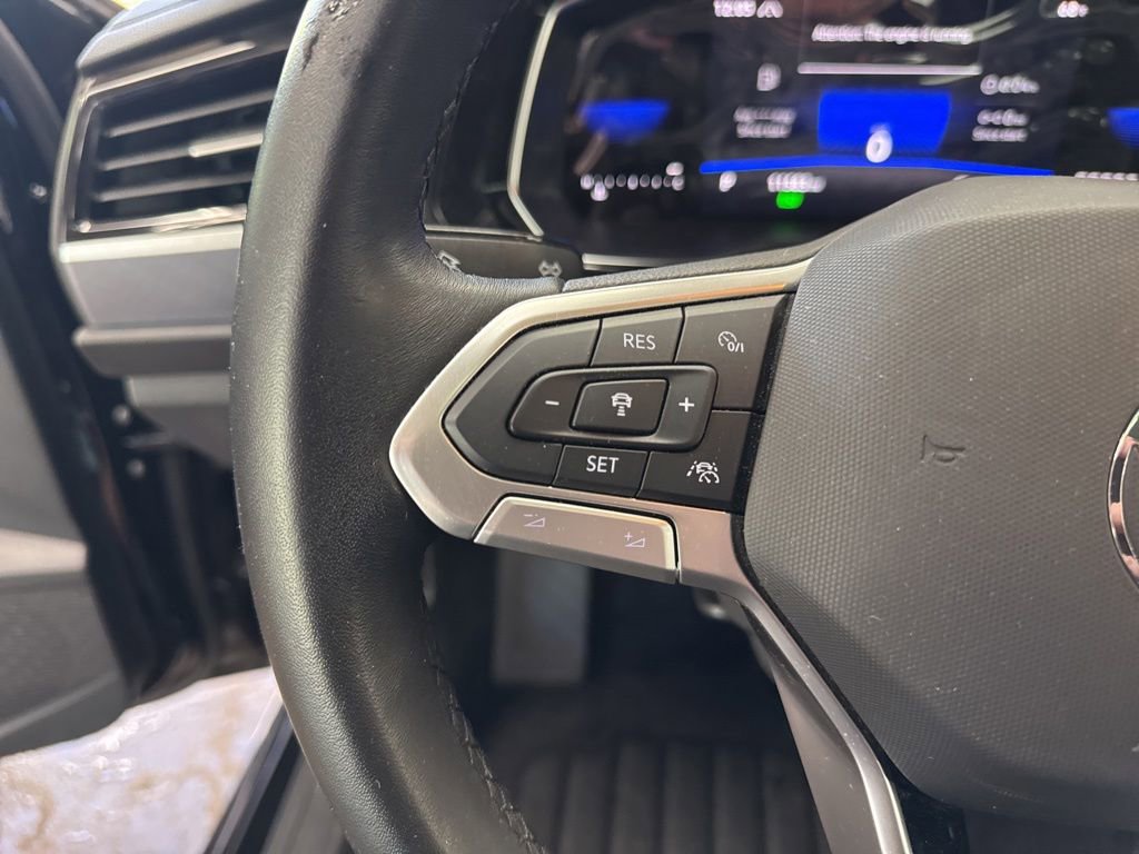 Used 2023 Volkswagen Jetta SE w/ Panoramic Sunroof Package FWD image 24