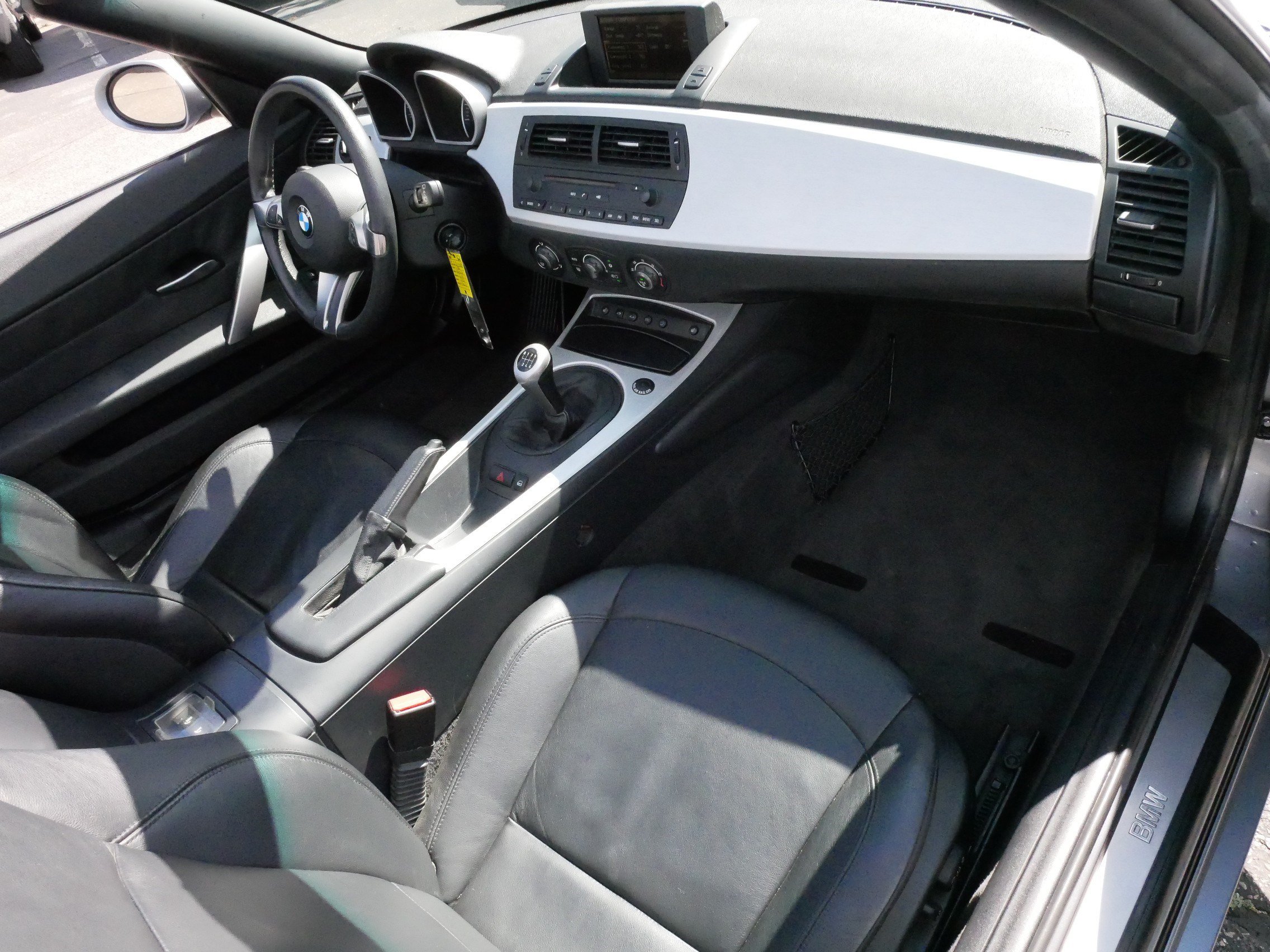 Used 2006 BMW Z4 3.0i RWD image 11