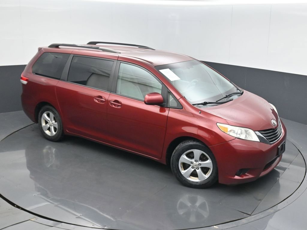 Used 2012 Toyota Sienna LE w/ Towing Pkg image 31