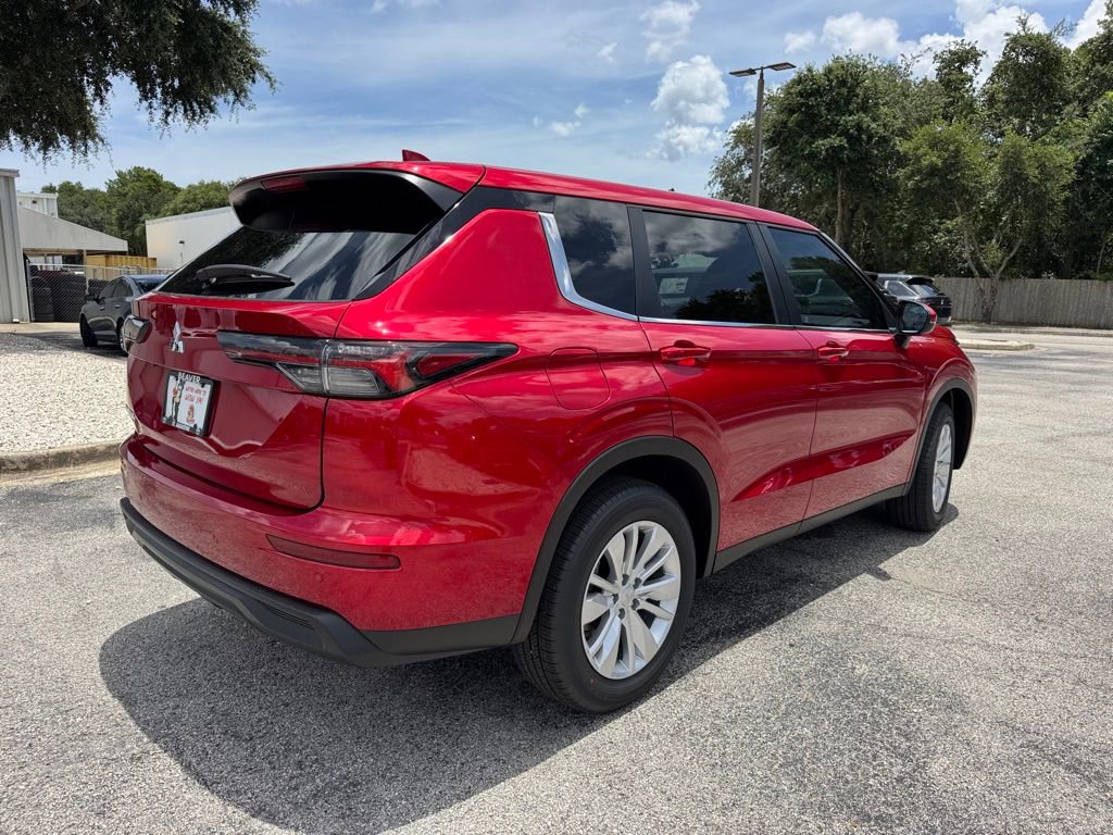New 2025 Mitsubishi Outlander ES image 8