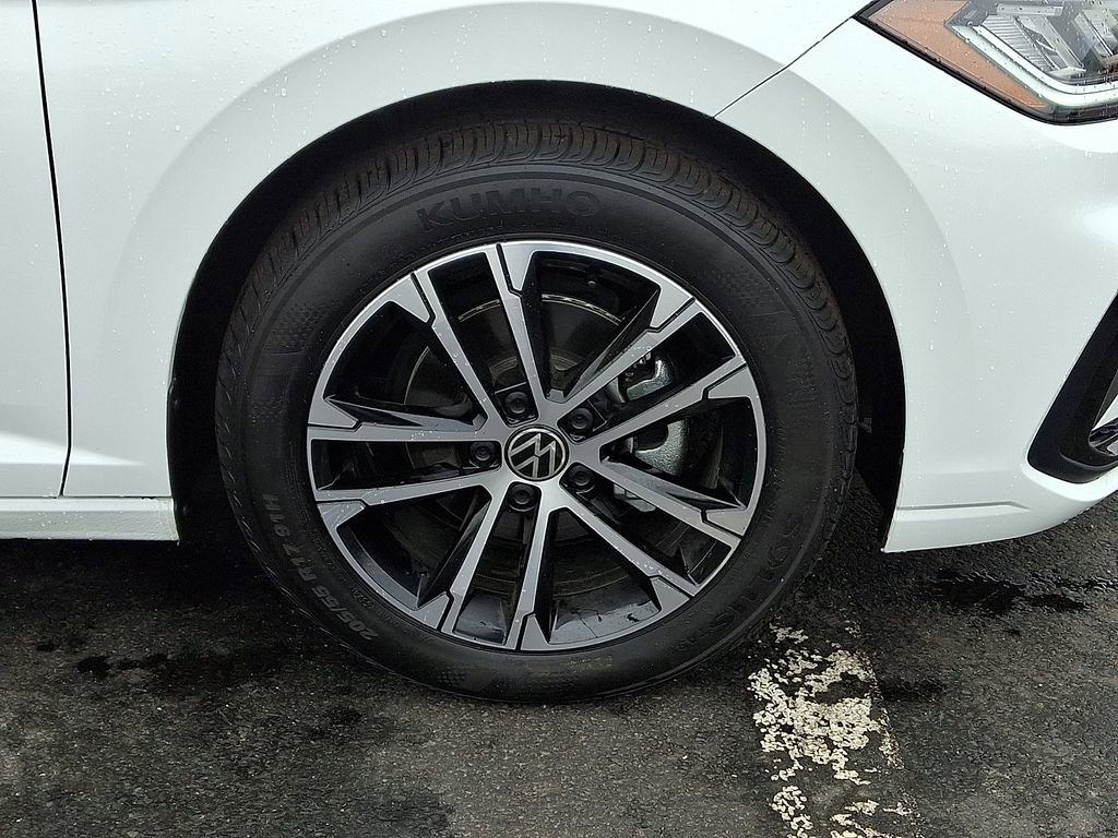 Certified 2025 Volkswagen Jetta Sport image 8