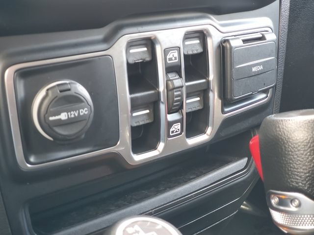 Used 2023 Jeep Wrangler Unlimited Sahara AWD/4WD image 19