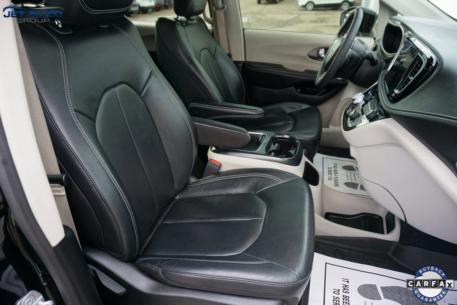 Used 2022 Chrysler Pacifica Touring-L image 29