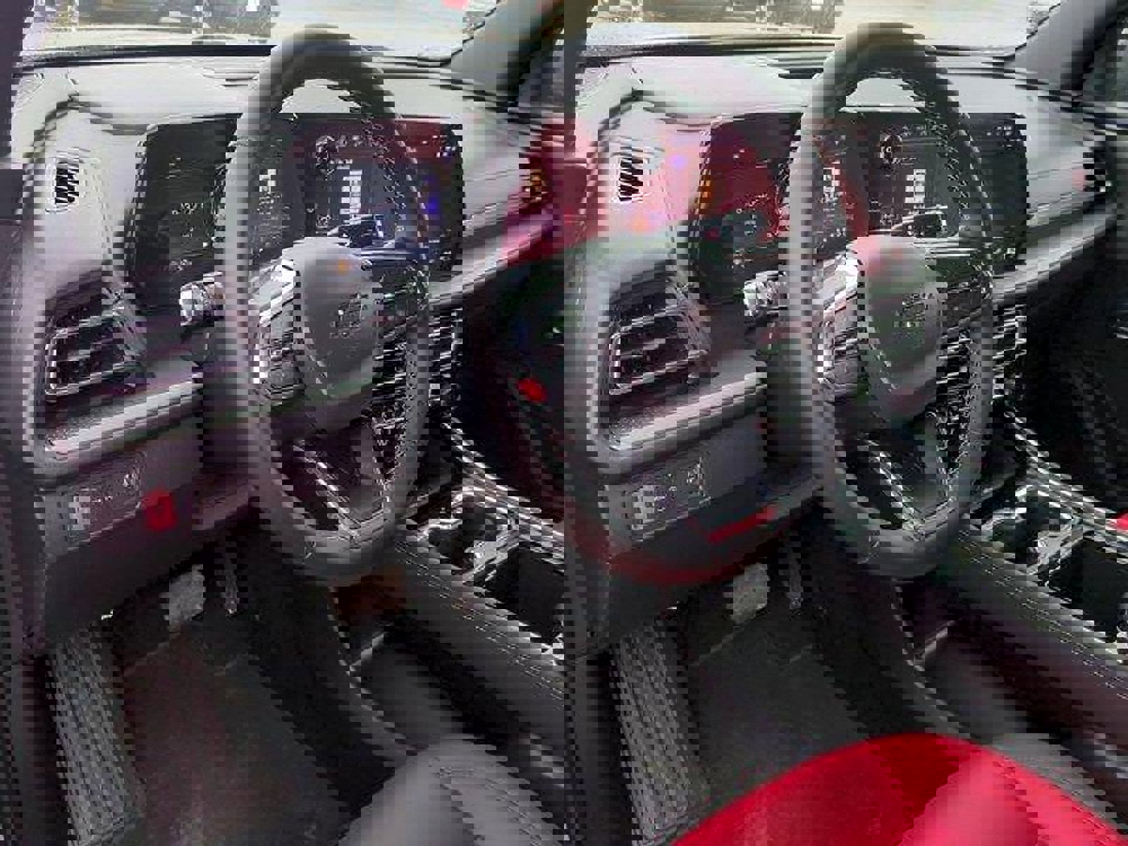 Used 2025 Chevrolet Traverse LT w/ Midnight/Sport Edition FWD image 10