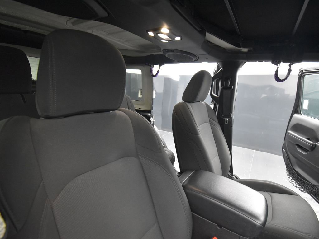 Used 2022 Jeep Wrangler Unlimited Sport image 15