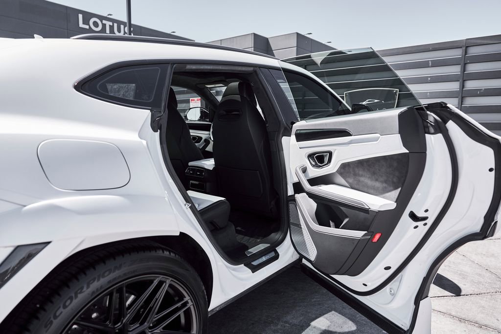 Used 2019 Lamborghini Urus AWD/4WD image 30