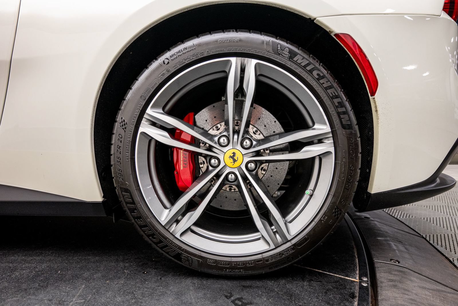 Used 2019 Ferrari GTC4Lusso AWD/4WD image 42