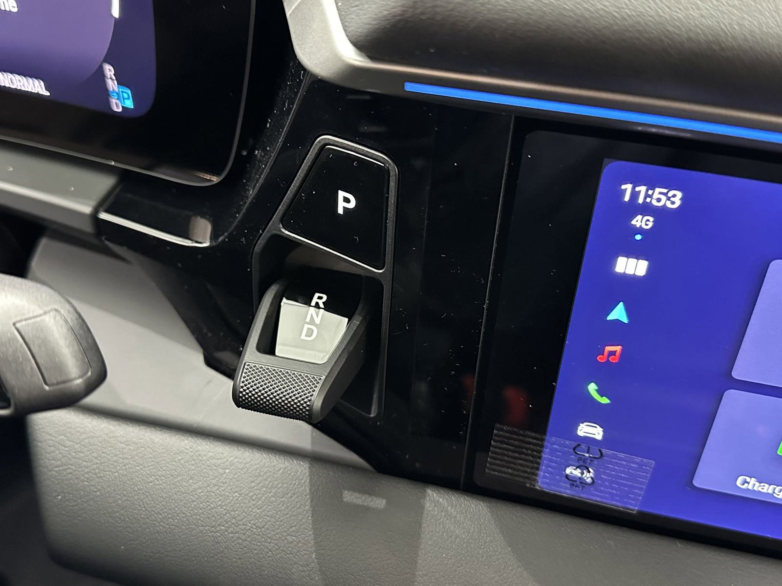 Certified 2025 Porsche Macan Electric image 35