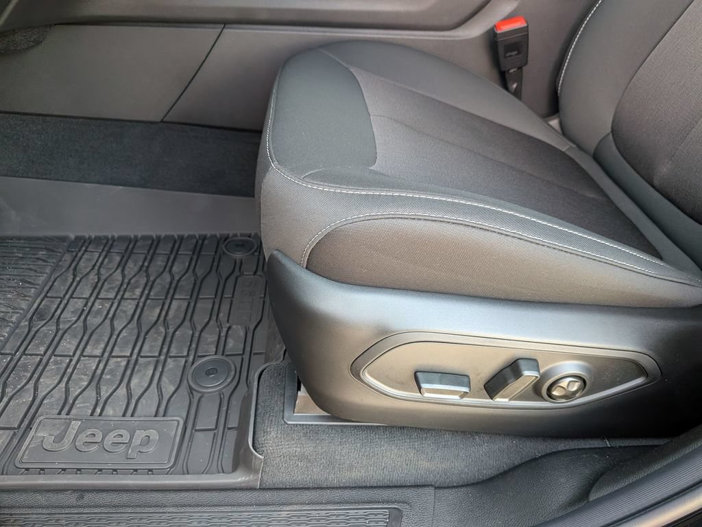 New 2026 Jeep Grand Cherokee Laredo X RWD image 15