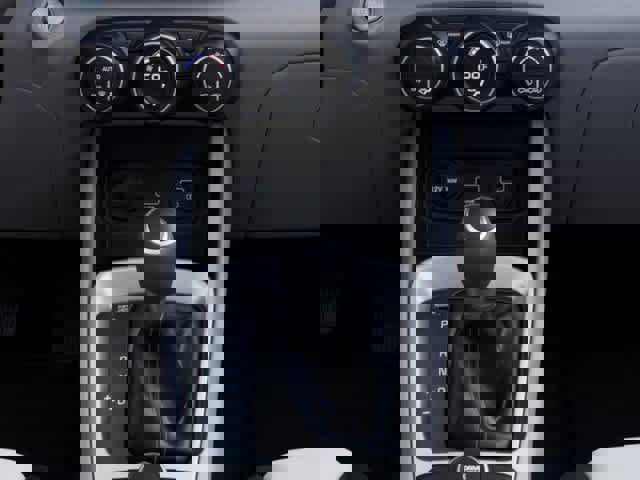 Used 2025 Hyundai Venue SEL image 16