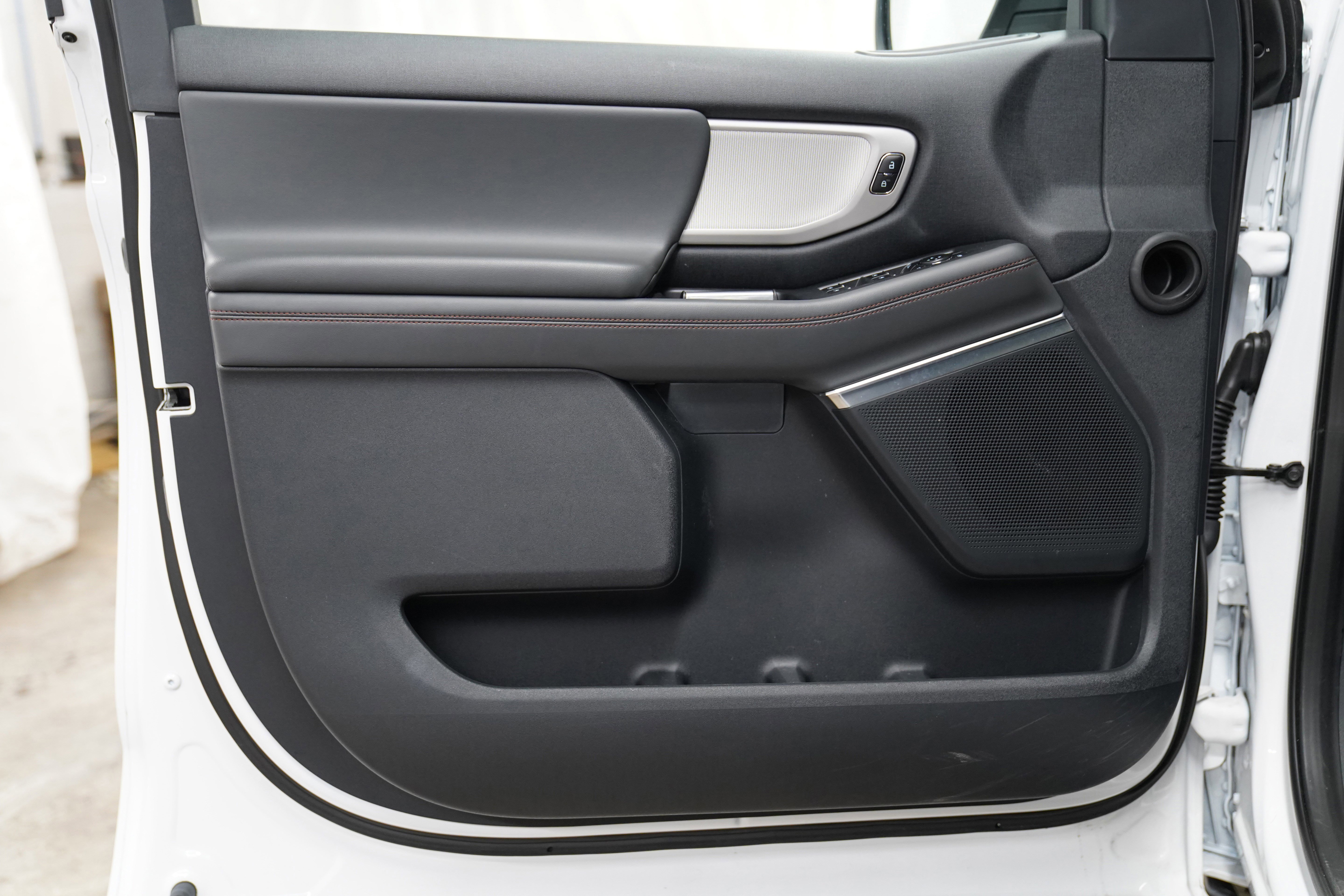 Used 2025 Ford Expedition Active image 17