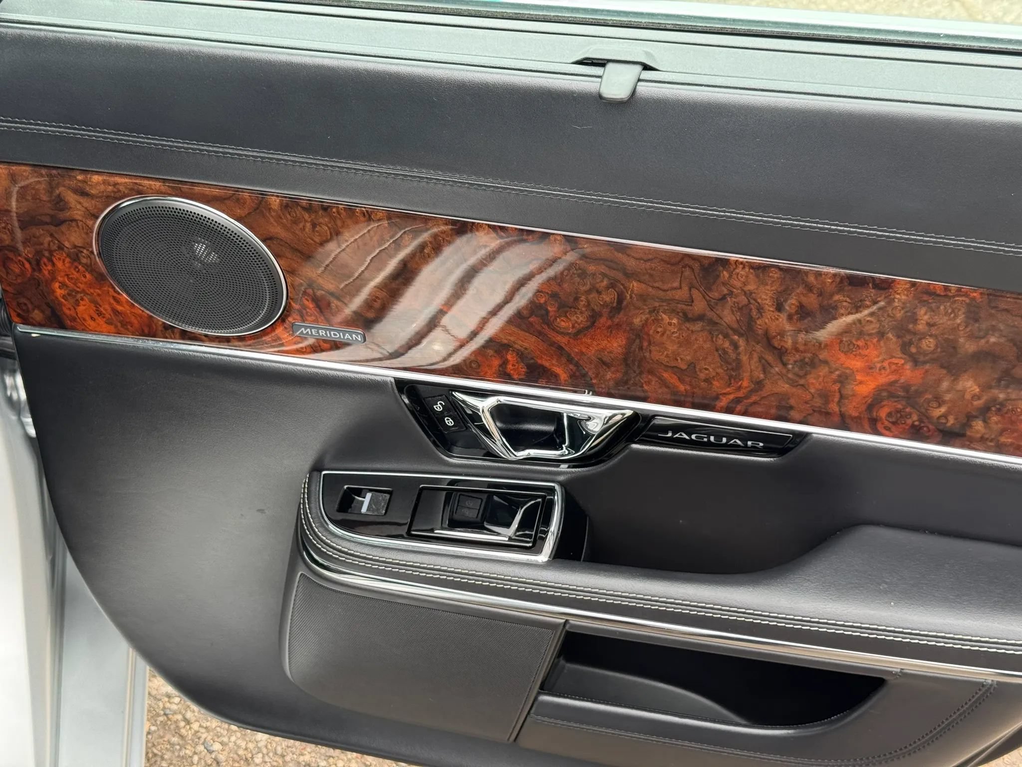 Used 2014 Jaguar XJ L Portfolio RWD image 27