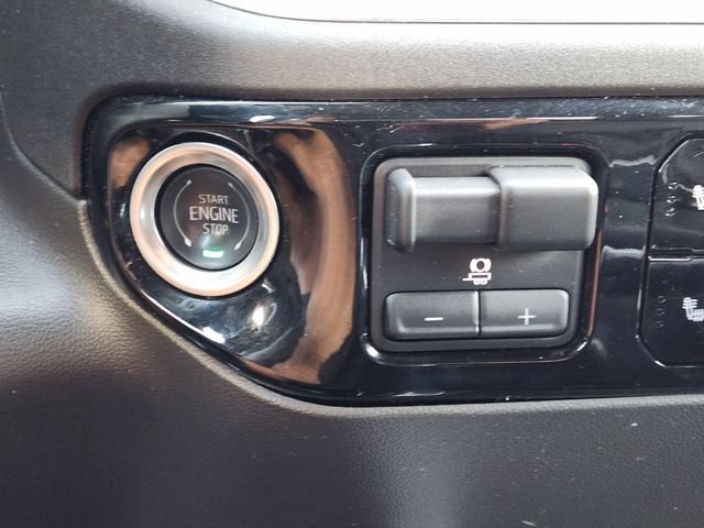 Used 2025 Chevrolet Silverado 1500 LT Trail Boss w/ Convenience Package II AWD/4WD image 8
