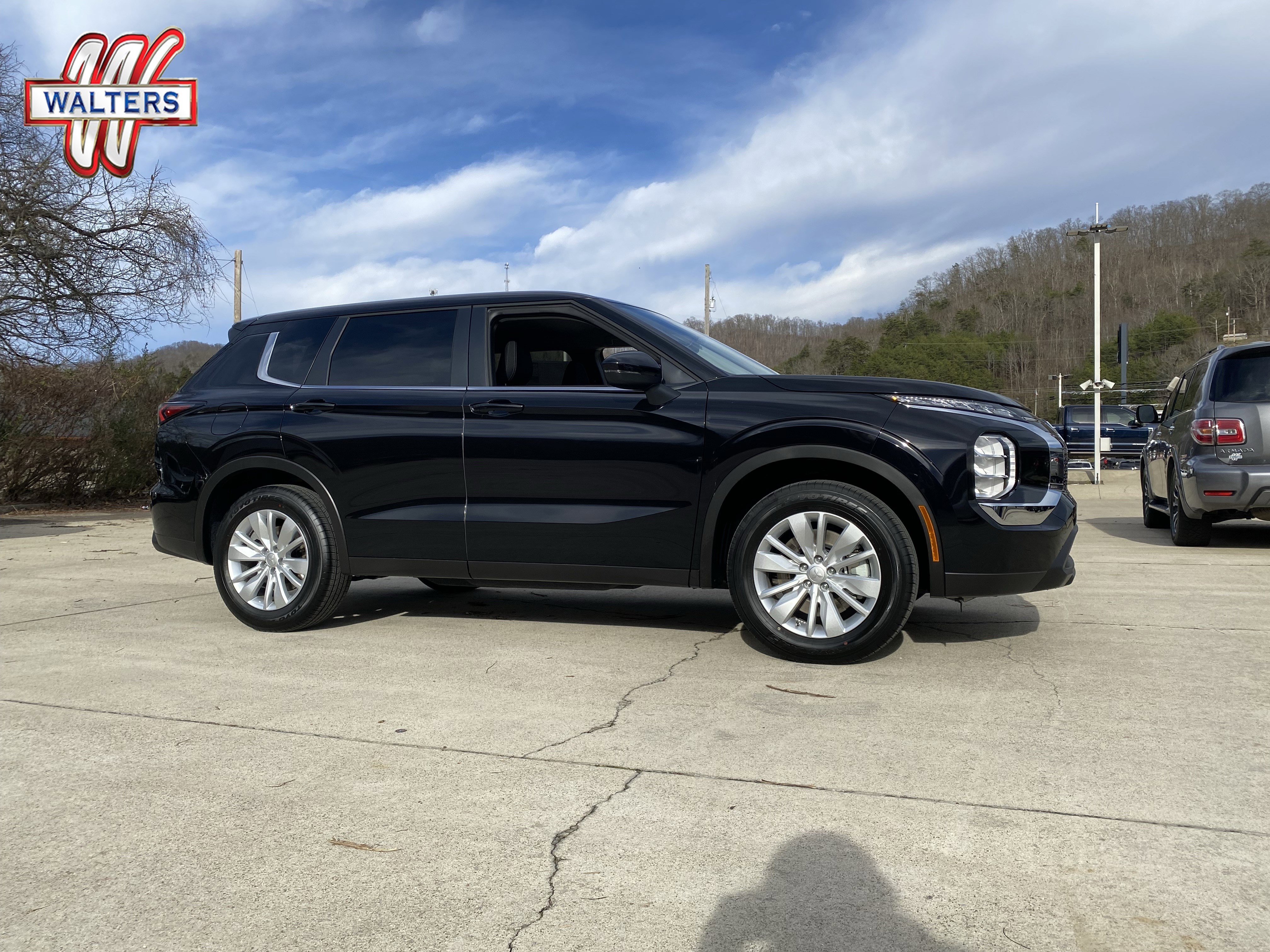 New 2026 Mitsubishi Outlander ES FWD image 1