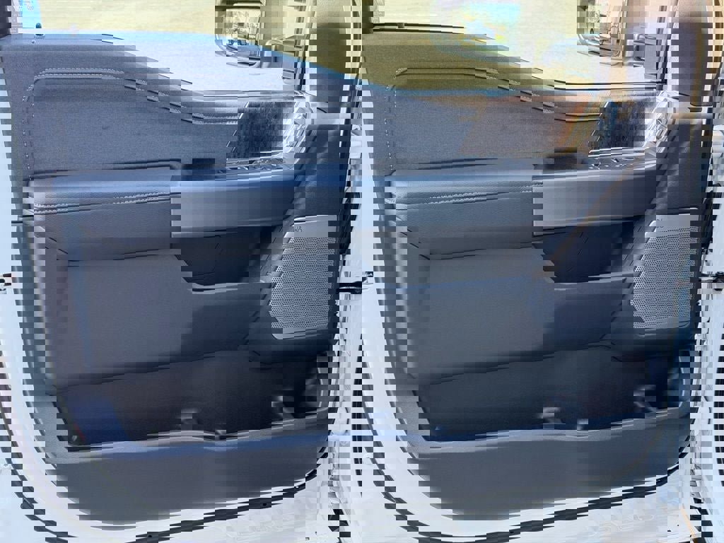 New 2026 Ford F250 Lariat w/ Black Appearance Package image 27