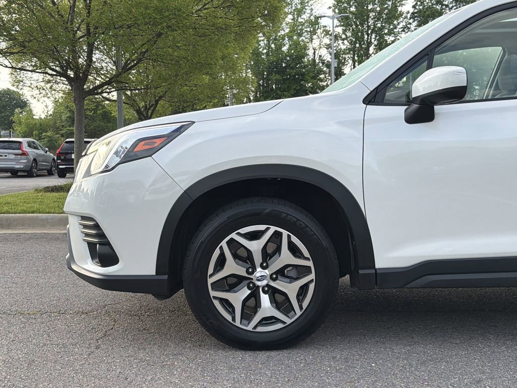 Used 2023 Subaru Forester Premium AWD/4WD image 9