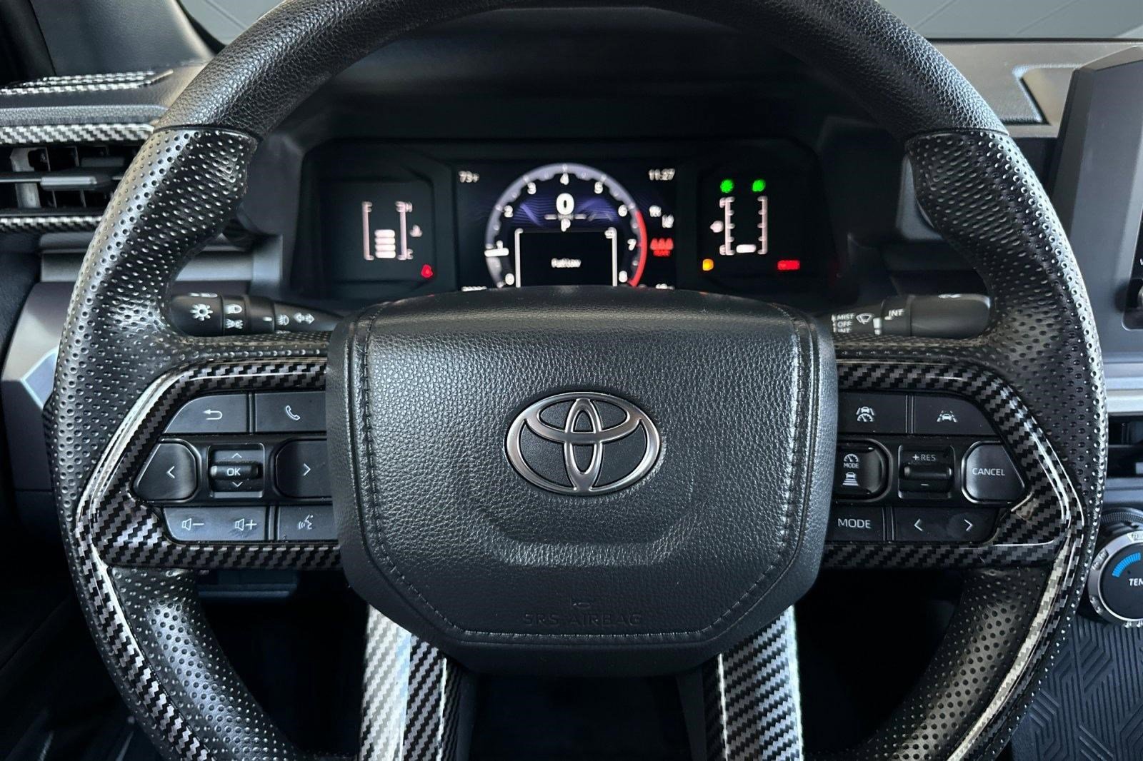 Used 2025 Toyota Tacoma SR5 AWD/4WD image 15