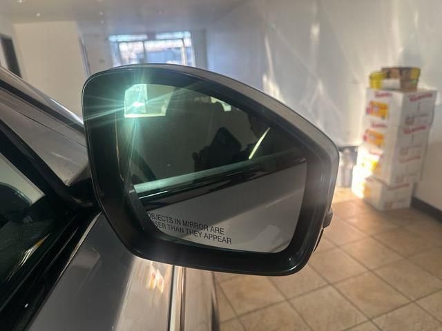 Used 2021 Land Rover Range Rover Velar S AWD/4WD image 12