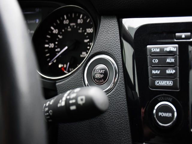 Used 2017 Nissan Rogue SV w/ SV Premium Package image 13