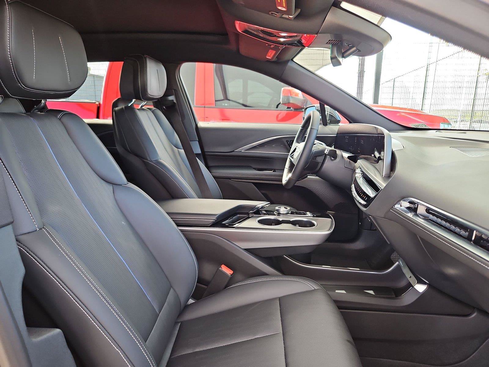 Used 2024 Cadillac Lyriq Luxury RWD image 28
