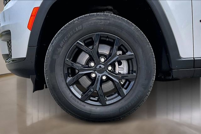 Used 2024 Jeep Grand Cherokee L Laredo AWD/4WD image 29