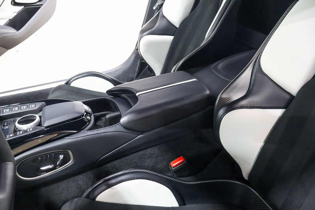 Used 2023 Aston Martin V12 Vantage RWD image 32