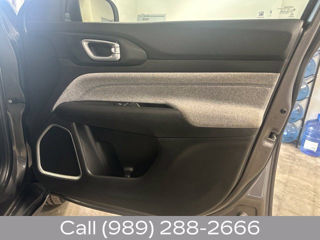 Used 2024 Jeep Compass Latitude AWD/4WD image 18