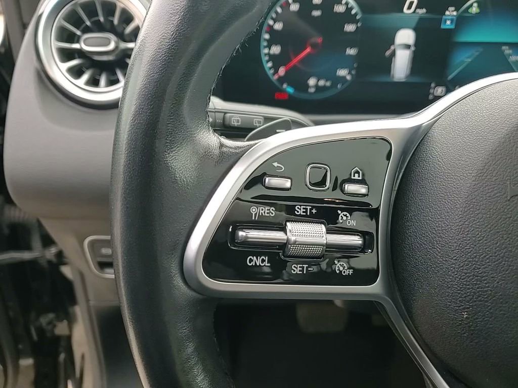 Used 2023 Mercedes-Benz GLB 250 4MATIC image 28