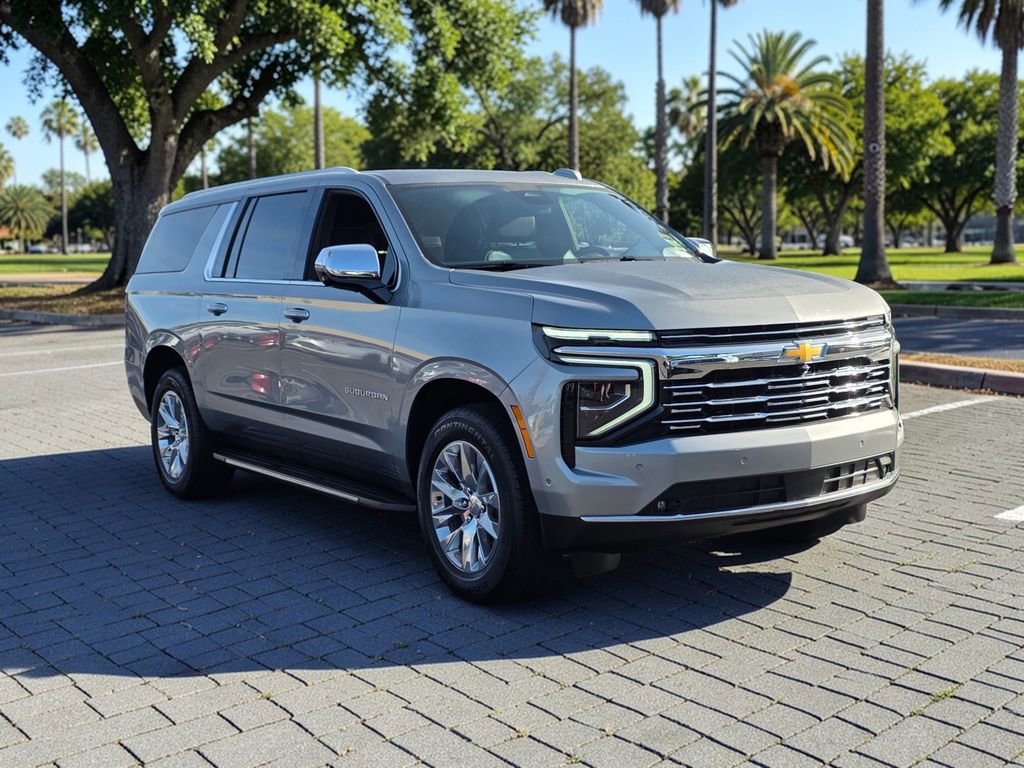 Used 2025 Chevrolet Suburban Premier image 4