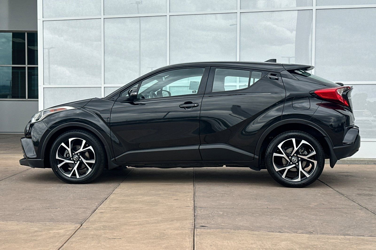 Used 2018 Toyota C-HR XLE FWD image 8